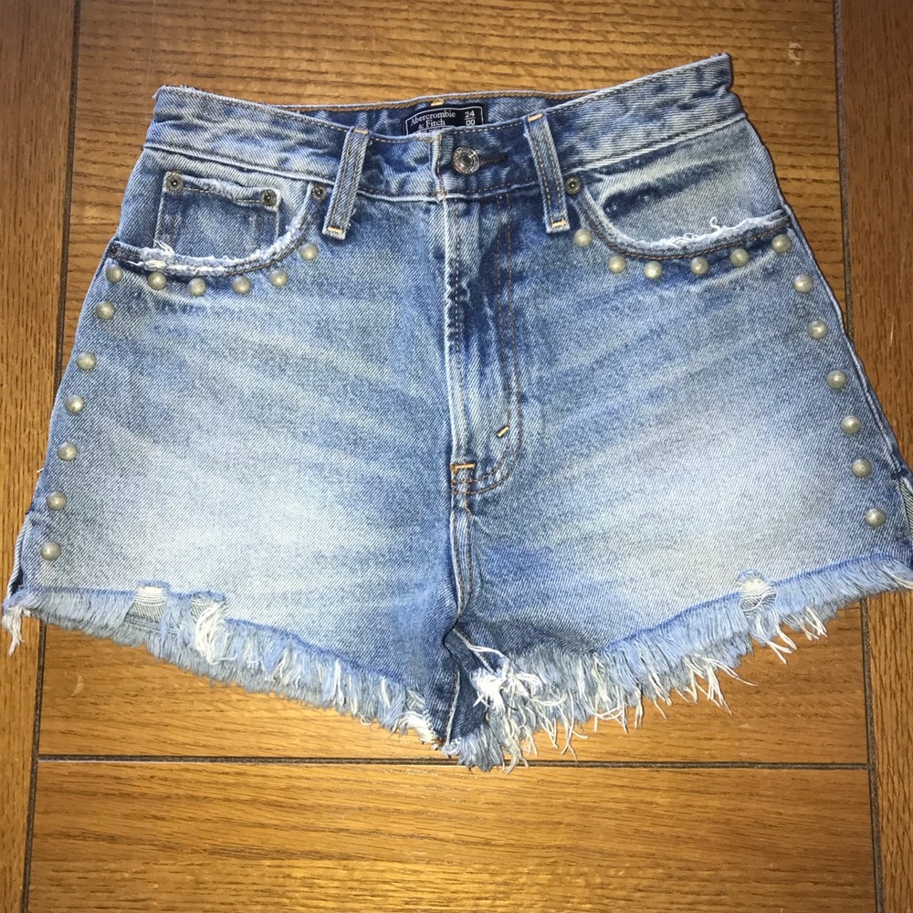 NWOT A&F Annie High Rise Studded Short 00